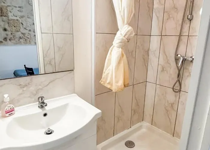 Paul Louis Landes Διαμέρισμα *